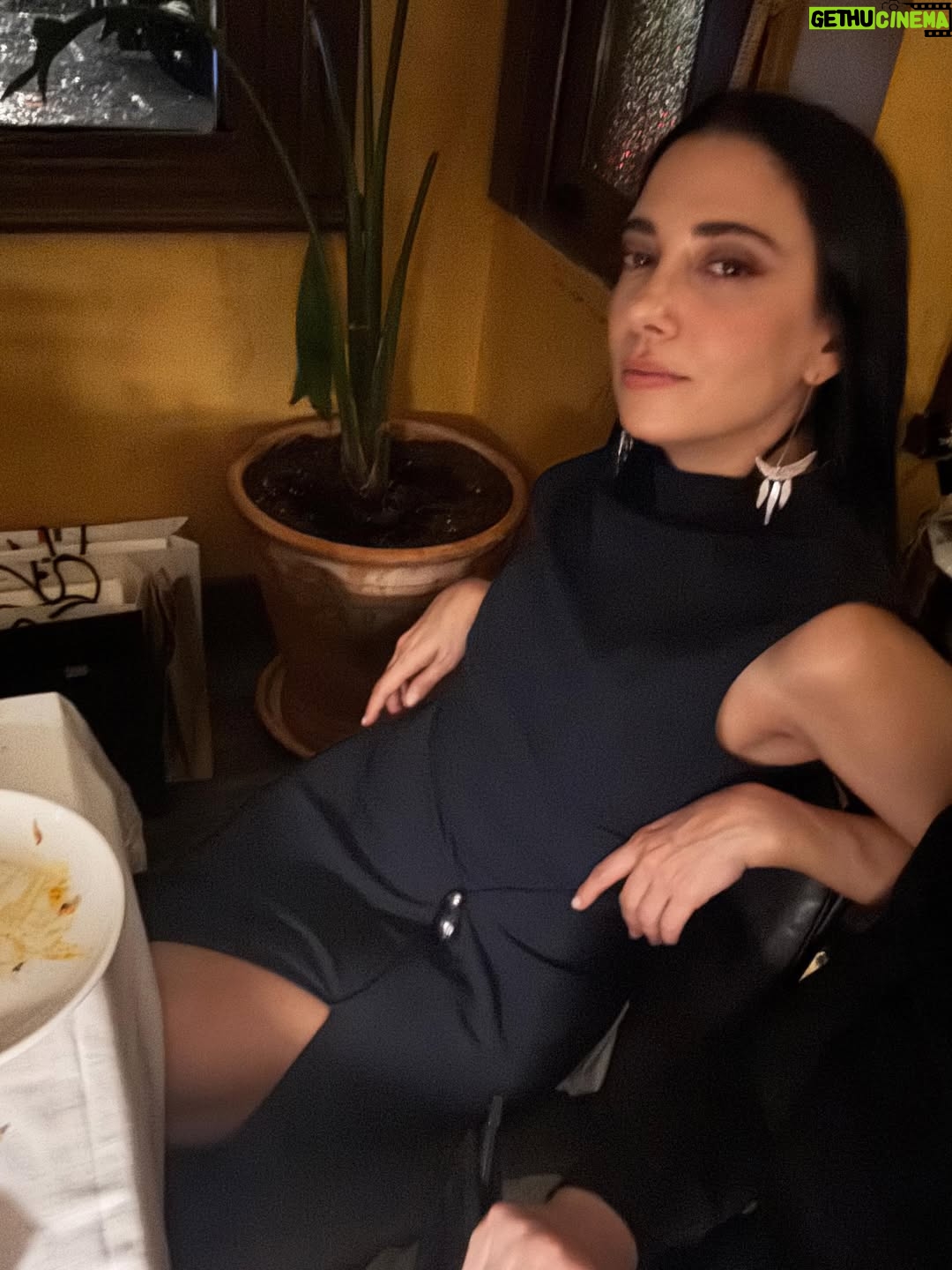 Ceren Yalazoğlu Karakoç - 58.1K Likes - Yeni haftaya girerken,yanımda kalanlar🥂🍾🍀