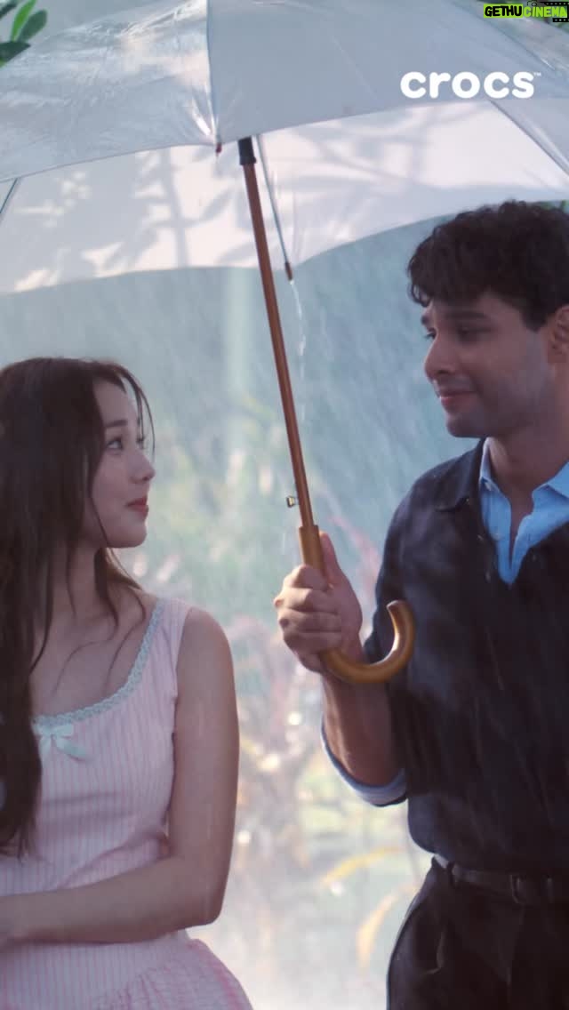 Chae Soo-bin - 436.5K Likes - Annyeong fans! ​

Here’s the K-drama-Bollywood crossover your algorithm’s about to eat up. 🌧️💕 @soobinms and @siddhantchaturvedi are here to serve rain-soaked meet-cutes, enemies-to-lovers tension, and monsoon-special Jibbitz.​

Let’s make it legendary! 🫰​
#MonsoonwithCrocs 💚 #YourCrocsYourSplash 💚#SidSoo