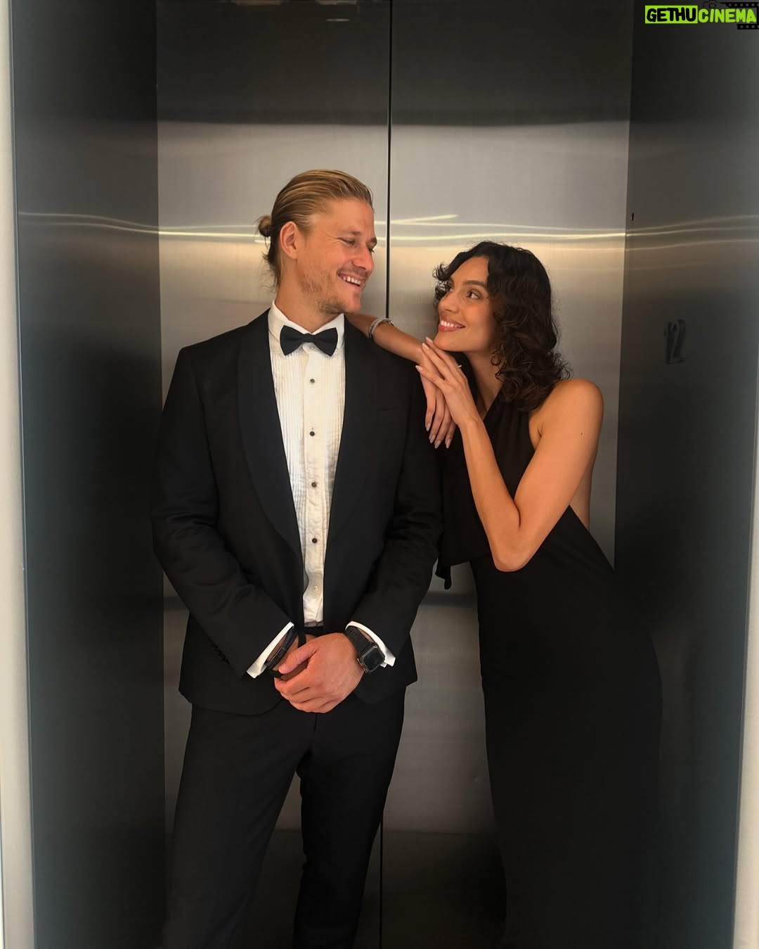 Charlee Fraser - 2.8K Likes - These things are nowhere near as fun without a gladiator best friend. 🏄🏼‍♂️

#AACTA @aacta