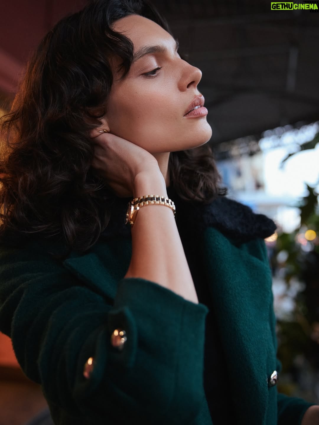 Charlee Fraser - 1.6K Likes - The last time I can remember wearing a watch was around the age of 4 when my grandparents began teaching me about ‘time’. At that age, I felt confused and imprisoned by the concept. Avoidant, uninterested, and unnecessary. Why did I need to know how to ‘tell time’? My adolescence was meant for creativity, adventure, and learning. 

With everything that has evolved in the world since, technology and social media specifically, putting on a watch now after all these years feels like freedom. Without having to look at a screen or spot a digital clock, a mere peak at my @OMEGA Seamaster Aqua Terra 30mm to mark the day, has returned much more of my youth and presence then I ever deeply considered over wearing a timepiece. I’m far less distracted, more accomplished, and feel a sense of reclamation. There’s more space for mindfulness, imagination, invention and venture. I feel a step closer to nature and connection, not just with the world, but people too. 

From someone who’s always felt ‘out of time’, to someone who now has ‘nothing but time’. 🕰️

#OMEGA #Seamaster #AquaTerra #30mm
#paidpartnership