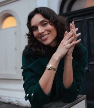 Charlee Fraser Instagram - What a journey it’s been with my new timepiece. Thank you OMEGA! Thank you. Thank you. Thank you. 💫

@omega 

#OMEGA #SeaMaster #AquaTerra #30mm #paidpartnership