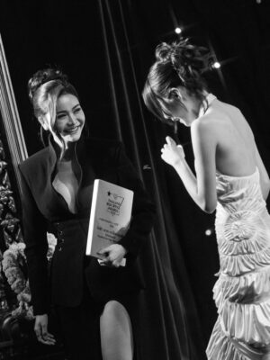 Charlotte Austin Instagram - ขอขอบคุณทาง Thailand Box Office Awards ที่มอบรางวัลให้พวกเราทีมหยดฝนกลิ่นสนิมนะคะ เป็นรางวัลที่ทำให้หายเหนื่อยและพร้อมสู้กับผลงานต่อๆไปในอนาคต วันนี้เข้าใจแล้วว่ามันคุ้มค่าจนหายเหนื่อยและตื้นตันใจมันเป็นยังไง ขอบคุณมากๆจริงๆนะคะ🙏🏻✨🫶🏻

ขอบคุณทุกคนที่ร่วมเดินทางมาถึงตอนนี้นะคะ ปิดจบหยดฝนกลิ่นสนิมได้อย่างสมบูรณ์แบบ 

ขอบคุณนะเฌอรัญชน์ ทำได้แล้วนะชาล็อต 🤍