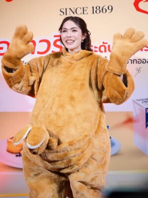 Charlotte Austin Instagram - lovely moment with @allowrie.th ❤️🦘 couldn’t be any happier ✨ 

ขอขอบคุณทางแบรนด์ที่มอบช่วงเวลาดีดี สินค้าดีมีคุณภาพส่งตรงมาจาก Australia ด้วย เนย ชีส แท้ ที่เป็นอันดับ1 ให้กับพวกเราได้นำไปรังสรรค์เมนูง่ายๆ ทำให้การเข้าครัวไม่ใช่เรื่องยาก หวังว่าจะมีโอกาสได้ร่วมงานกันอีกเยอะๆเลยนะคะ 🙏🏻❤️

ขอบคุณแฟนคลับ หน้างาน หน้าจอ และที่ส่งกำลังใจมาให้ทุกคนเลยนะคะ we deserved all the love together!🫶🏻💪🏻 see you next event ka