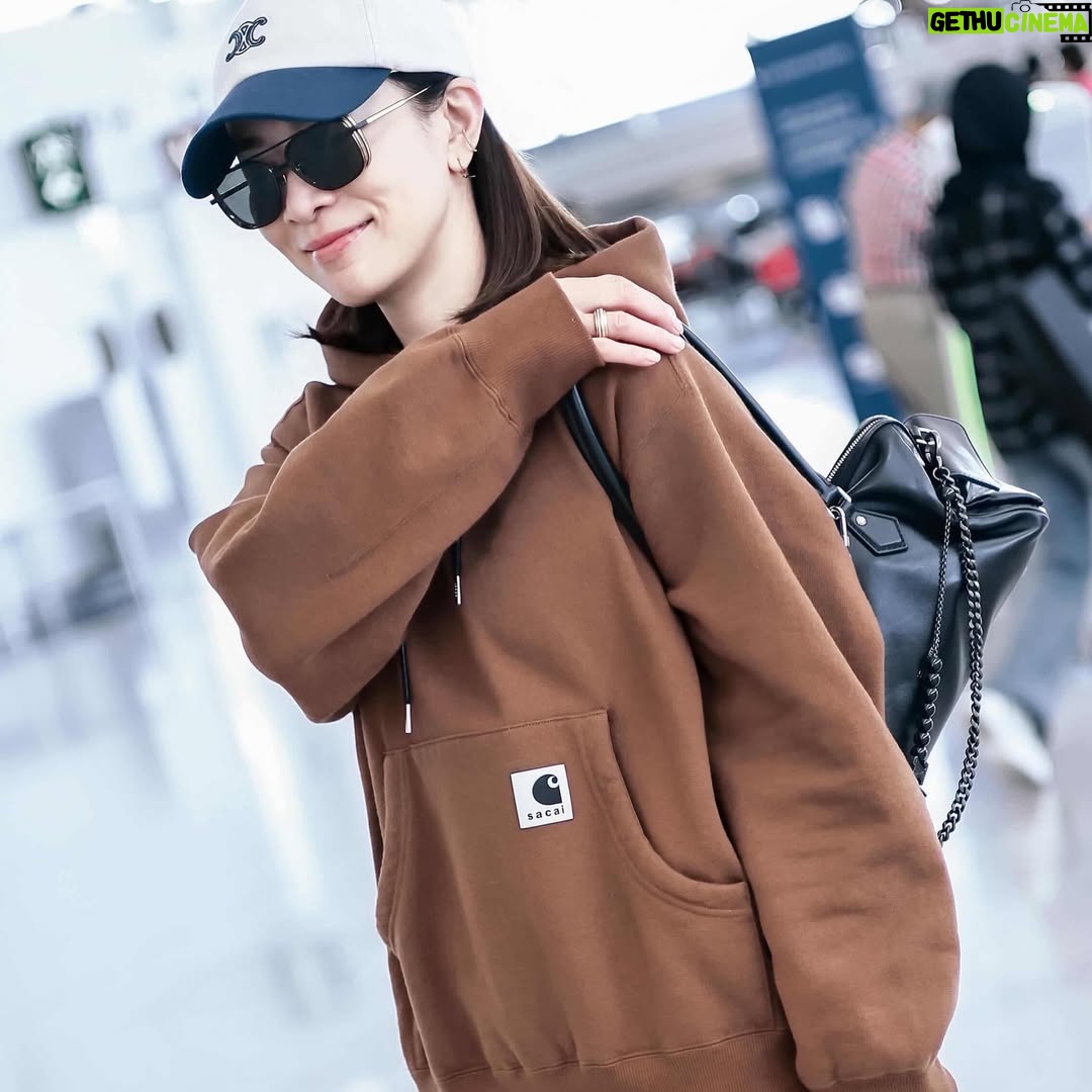 Charmaine Sheh Sze-Man - 20K Likes - 馬年第一飛～ See uuuuuuu
P.S 其實發生咗10年都唔會出現一次嘅事，就係記錯時間、搞錯鬧鐘🥶 11:45接我，11:45先起身！表演15分鐘後上到車，好彩趕得切🤪
@sacaiofficial