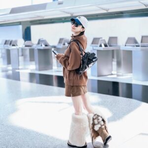 Charmaine Sheh Sze-Man Instagram - 馬年第一飛~ See uuuuuuu
P.S 其實發生咗10年都唔會出現一次嘅事,就係記錯時間、搞錯鬧鐘🥶 11:45接我,11:45先起身!表演15分鐘後上到車,好彩趕得切🤪
@sacaiofficial
