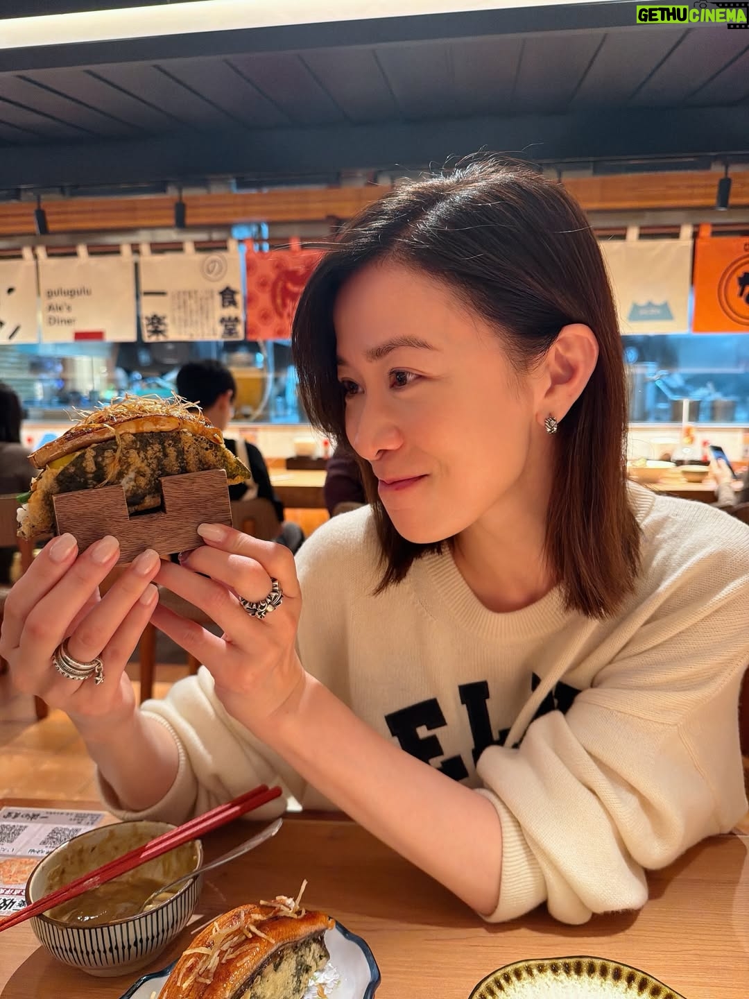 Charmaine Sheh Sze-Man - 33.6K Likes - 排隊都值！呢餐超滿足😋我哋得兩條友仔都叫咗咁多嘢，因為真係樣樣都想試，用半小時等候，換一刻味覺感動。