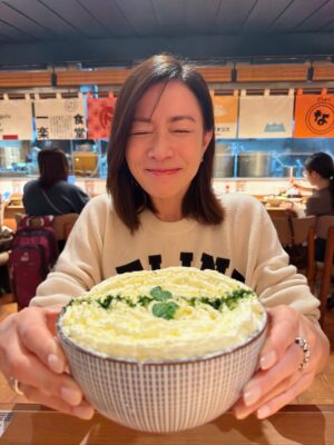 Charmaine Sheh Sze-Man Instagram - 排隊都值！呢餐超滿足😋我哋得兩條友仔都叫咗咁多嘢，因為真係樣樣都想試，用半小時等候，換一刻味覺感動。
