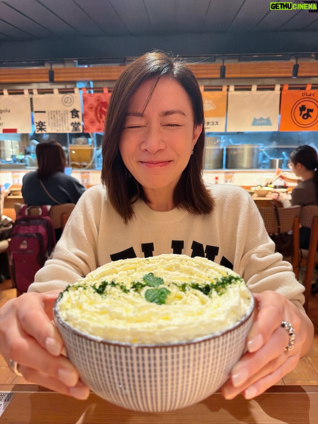 Charmaine Sheh Sze-Man - 33.6K Likes - 排隊都值！呢餐超滿足😋我哋得兩條友仔都叫咗咁多嘢，因為真係樣樣都想試，用半小時等候，換一刻味覺感動。