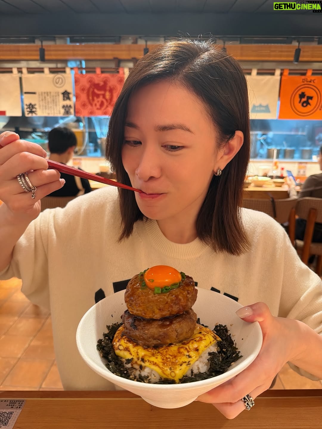 Charmaine Sheh Sze-Man - 33.6K Likes - 排隊都值！呢餐超滿足😋我哋得兩條友仔都叫咗咁多嘢，因為真係樣樣都想試，用半小時等候，換一刻味覺感動。
