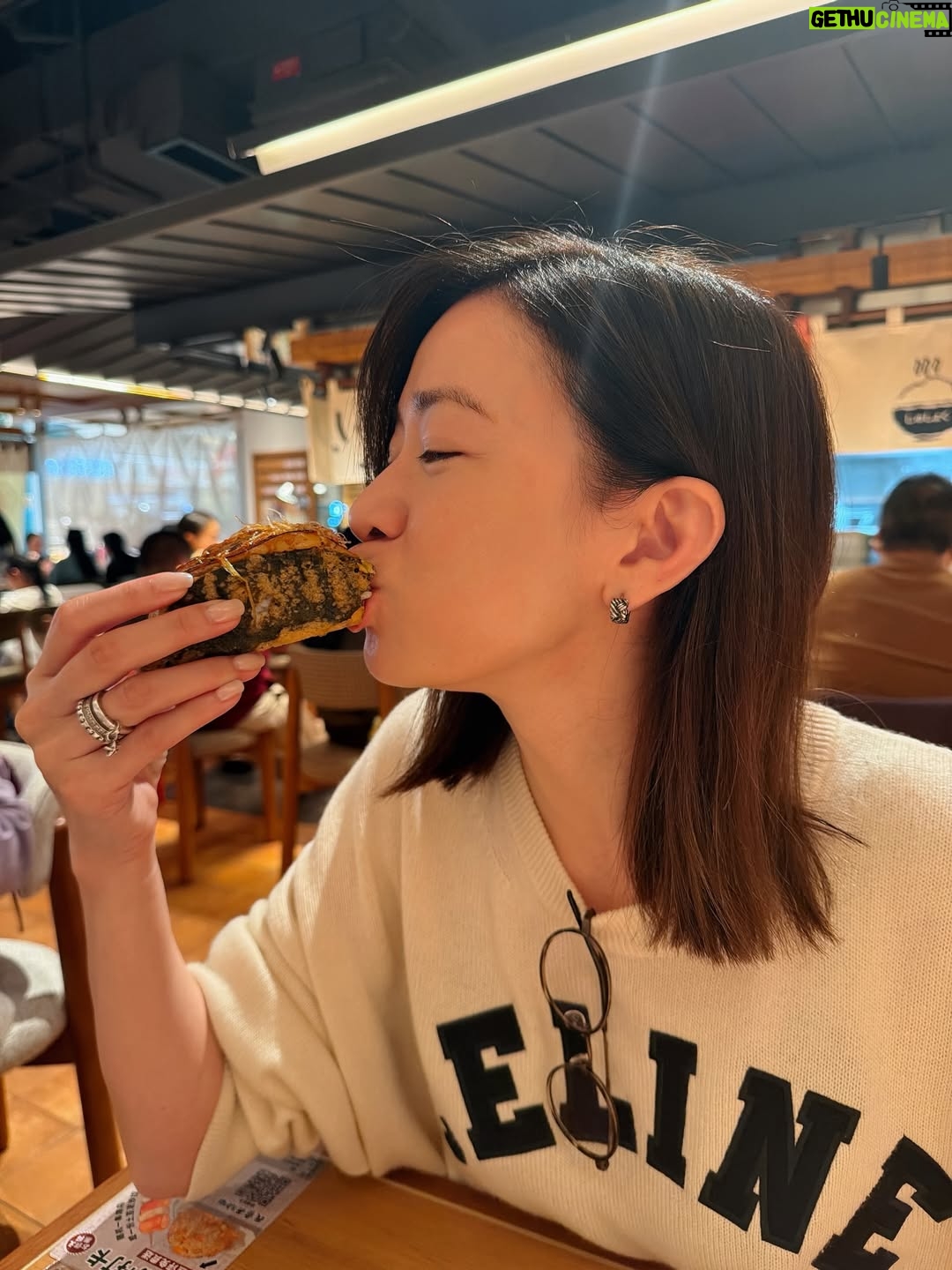 Charmaine Sheh Sze-Man - 33.6K Likes - 排隊都值！呢餐超滿足😋我哋得兩條友仔都叫咗咁多嘢，因為真係樣樣都想試，用半小時等候，換一刻味覺感動。