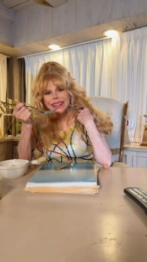 Charo Instagram - Hola Amigos I want to Share with You This Advice from my Ancestor Every Time Before an Important Decision : Barriga Llena . Corazón Contento . ( Full Belly Happy Heart) That’s why l Always have an Ice Cream . I Hope You Like It . Happy Monday . I Love You All . Besos. #foryourpage #monday #foryou #icecream #fyp