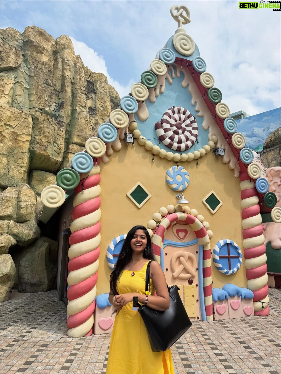 Charumathi Saravanan - 34.2K Likes - 🐒Me as a Oru naal princess in VinWonders👸😎 Day-2 in Phu Quoc🥰
.
Comment Link for Manjaaa dress
Travel partner: @tour_de_india_holidays