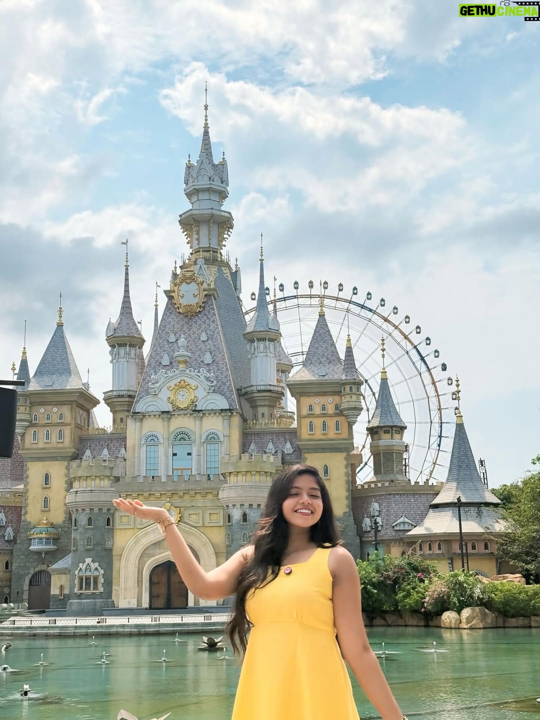 Charumathi Saravanan - 34.2K Likes - 🐒Me as a Oru naal princess in VinWonders👸😎 Day-2 in Phu Quoc🥰
.
Comment Link for Manjaaa dress
Travel partner: @tour_de_india_holidays