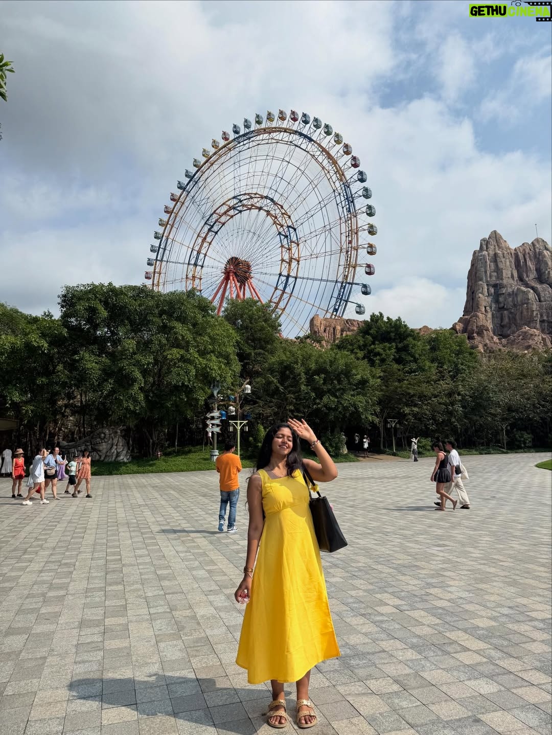 Charumathi Saravanan - 34.2K Likes - 🐒Me as a Oru naal princess in VinWonders👸😎 Day-2 in Phu Quoc🥰
.
Comment Link for Manjaaa dress
Travel partner: @tour_de_india_holidays