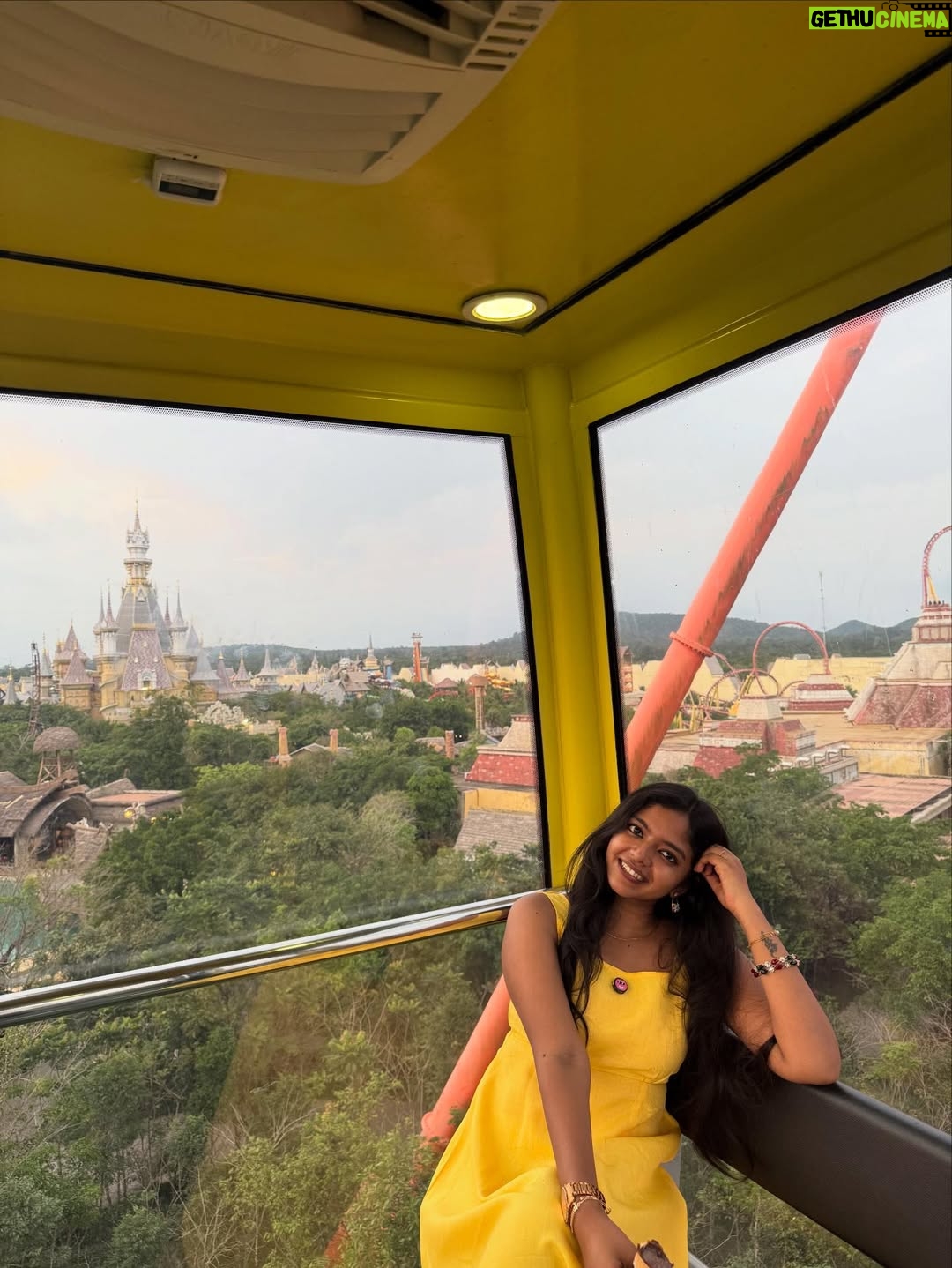 Charumathi Saravanan - 34.2K Likes - 🐒Me as a Oru naal princess in VinWonders👸😎 Day-2 in Phu Quoc🥰
.
Comment Link for Manjaaa dress
Travel partner: @tour_de_india_holidays