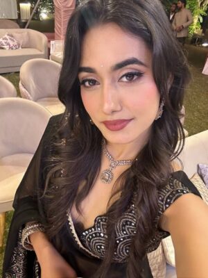 Charvi Tanya Dutta Instagram - The only song that plays in my mind every time I wear a saree 🥹❤️🫠