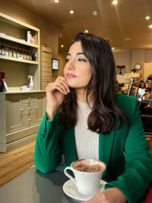 Charvi Tanya Dutta Instagram - Breakfast with the cats 🐈‍⬛ 🐈 

#catscafe #cats_of_instagram #cats #london