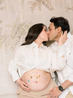 Chelsea Islan Instagram - Happy 33rd Birthday to my Husband! Soon to be Dad. This year is incredibly special for us, as we are celebrating together as three, with our little one on the way. Carrying a Blessing 🤍