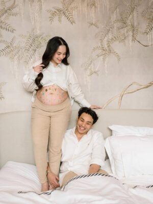 Chelsea Islan Instagram - Happy 33rd Birthday to my Husband! Soon to be Dad. This year is incredibly special for us, as we are celebrating together as three, with our little one on the way. Carrying a Blessing 🤍