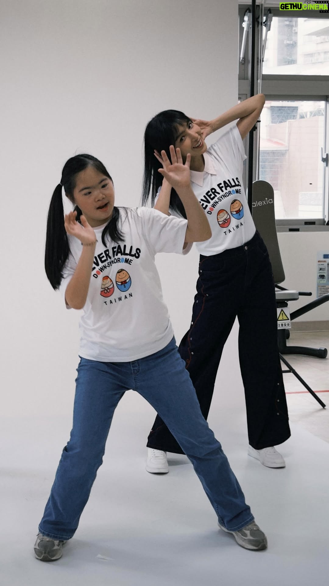 Cheryl Yang - 44.4K Likes - 跟唐寶寶相處的時間總是甜甜的！
這份甜，是 100% 熱情、真誠與活力 💖
 一起聽音樂、一起動一動，
因為有你，我們一起的每一個小行動，都是共融的開始。

🌍 3/21 是世界唐氏症日，跟我一起參加sugar搖挑戰 
用行動支持唐寶寶，也讓世界看見每份甜蜜與努力。

#321一起跳 #因為有你我們一起搖
@downbabytw  @haiheaven519 @forestwen  @derekctor @wangmelinda @ryu19860812 @1shot.ins 

因為有你們的傳遞，才會有更多人看見🌹❤️