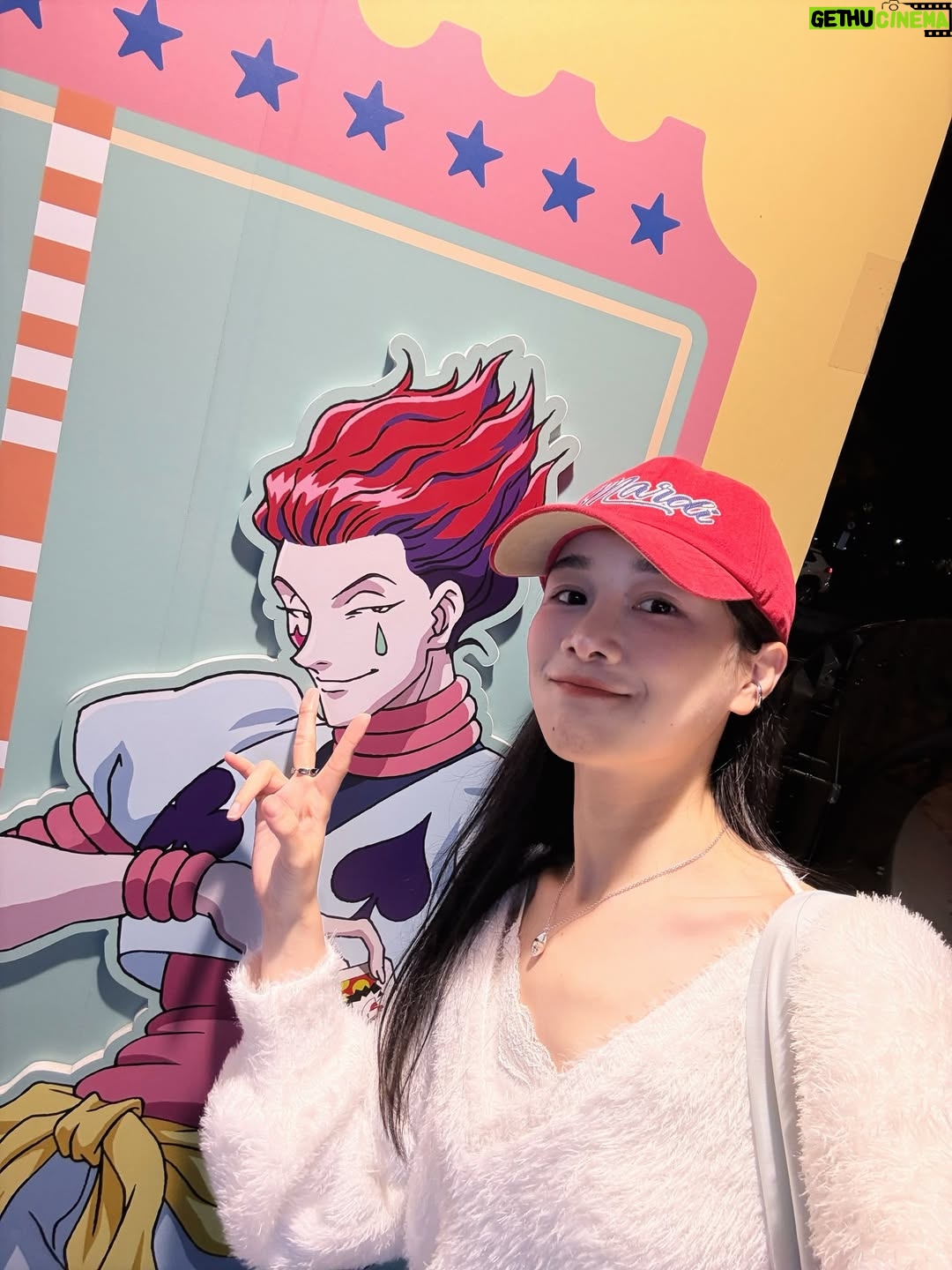 Chien Hung - 30.1K Likes - 過年的家族聚餐在台中
哥哥帶我去看綠園道的嚕嚕米，
真的豪～可～愛～✨

想跟 Wuli 晴合照真的好難，
一直想入鏡但出現的都不是臉（？ 

大家今年發了幾包🧧出去 
我表哥的小孩不懂紅包還不想拿哈哈哈
希望他們之後會期待每年看到我 🤣

#嚕嚕米是芬蘭森林裡的精靈 💖
#遇到西索 😍
#年假在倒數了唷 😳