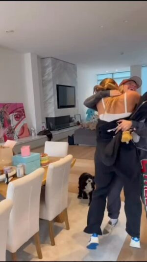 Chloe Burrows Instagram - MY BROTHER IS HOMEEEEE 😭 we’re 5 champagnes deep see u LATAAAA 
Love and missed u so much neva leave again @milliegracecourt xxx