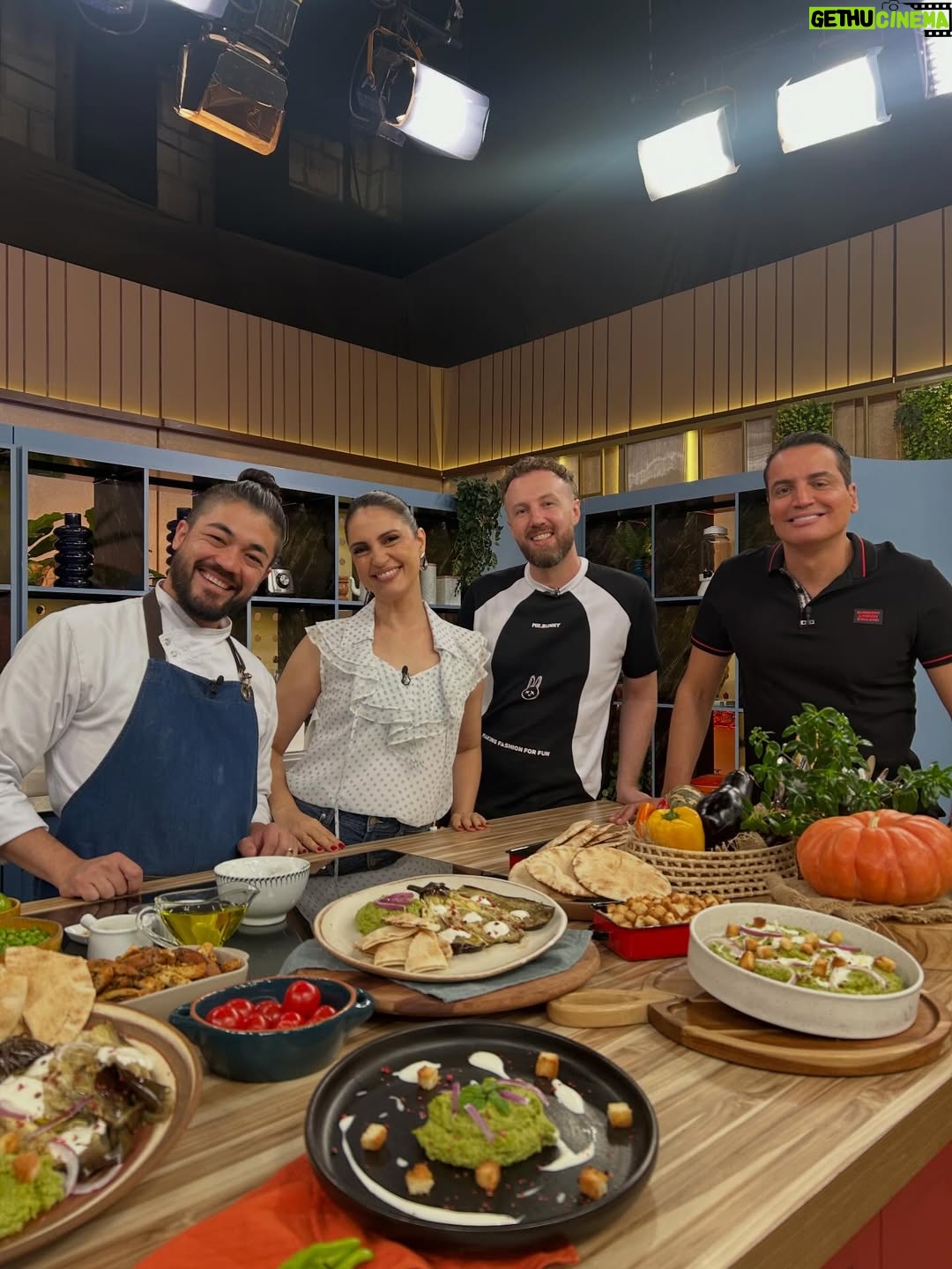 Chris Flores - 360 Likes - Hmmm, nossa mesa feita pelo chef Bruno (@hashimoto_bruno) linda! 😋 Quem ficou com vontade de fazer uma boquinha? Estamos de volta amanhã, às 14h30, na tela @bandtv. 📺