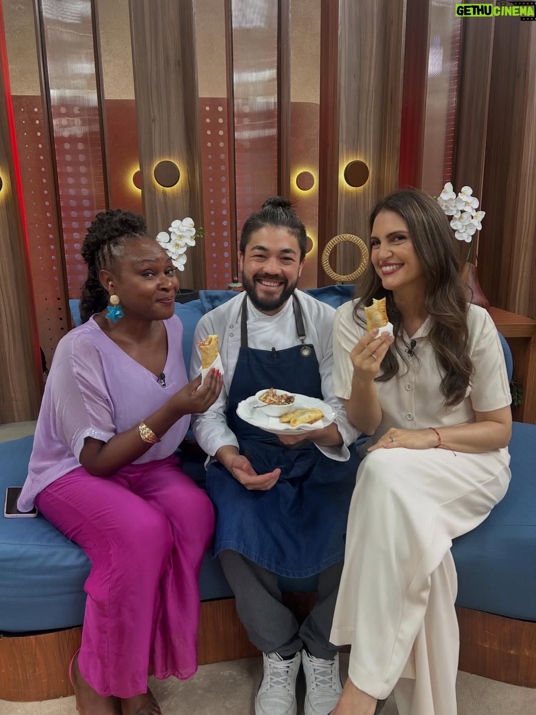 Chris Flores - 549 Likes - Veio aí o tão esperado pastel da @jananunes.tv! ❤️🤣 Quem aí está acompanhando o nosso programa de hoje? Nossa duplinha está arrasando na tela da @bandtv.