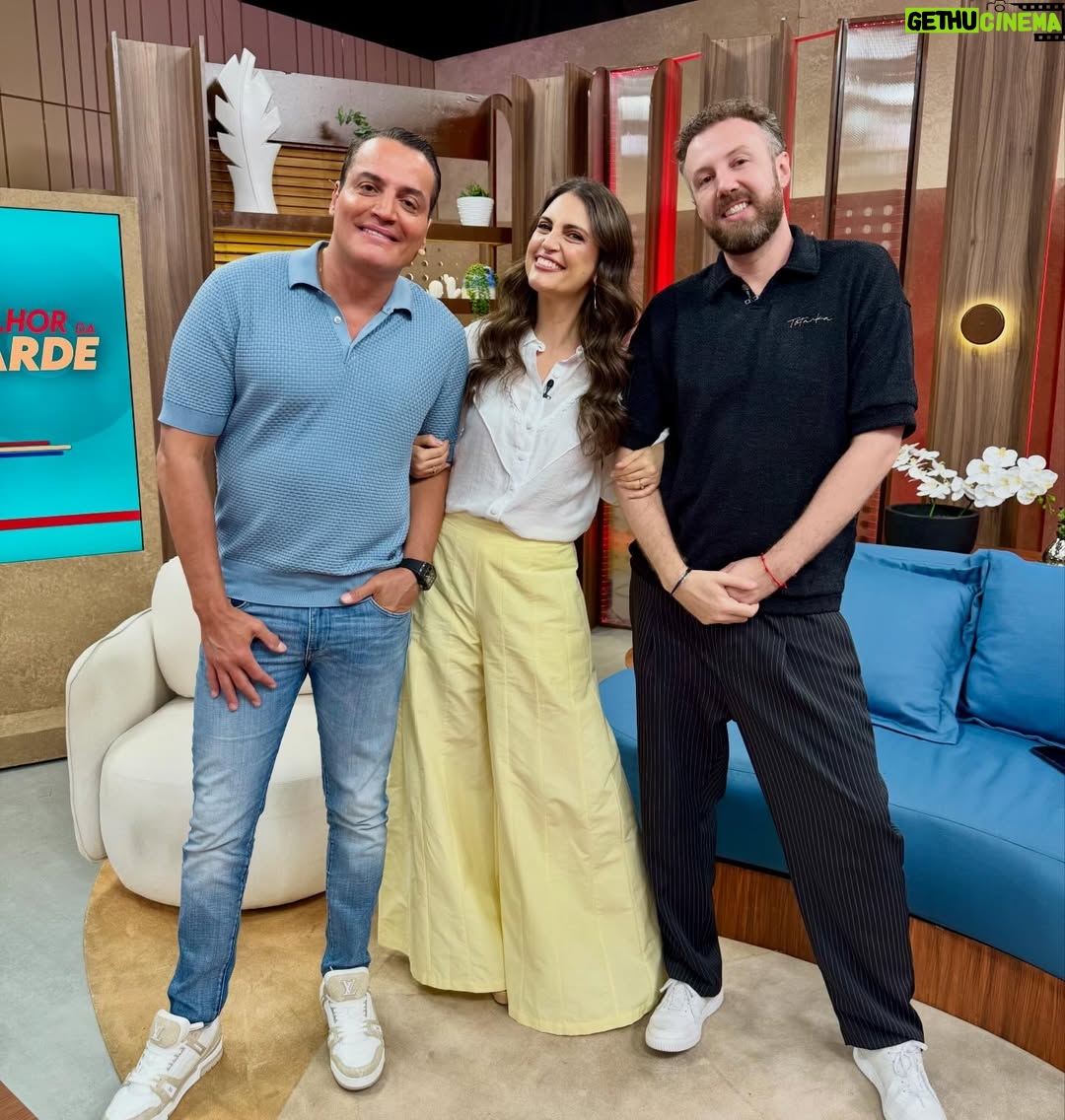 Chris Flores - 1.2K Likes - Sintonize na tela da @bandtv e no @bandplay porque o nosso #MelhorDaTarde está no ar 🥰 O programa de hoje (27) está recheado de notícias do mundo dos famosos e o melhor do entretenimento. Vem!