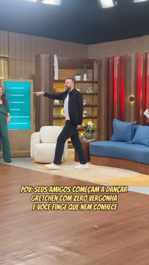 Chris Flores Instagram - Quem você seria nessa: Thiago, sem vergonha nenhuma, ou Leo, no cantinho, morrendo de vergonha alheia? 😳💃