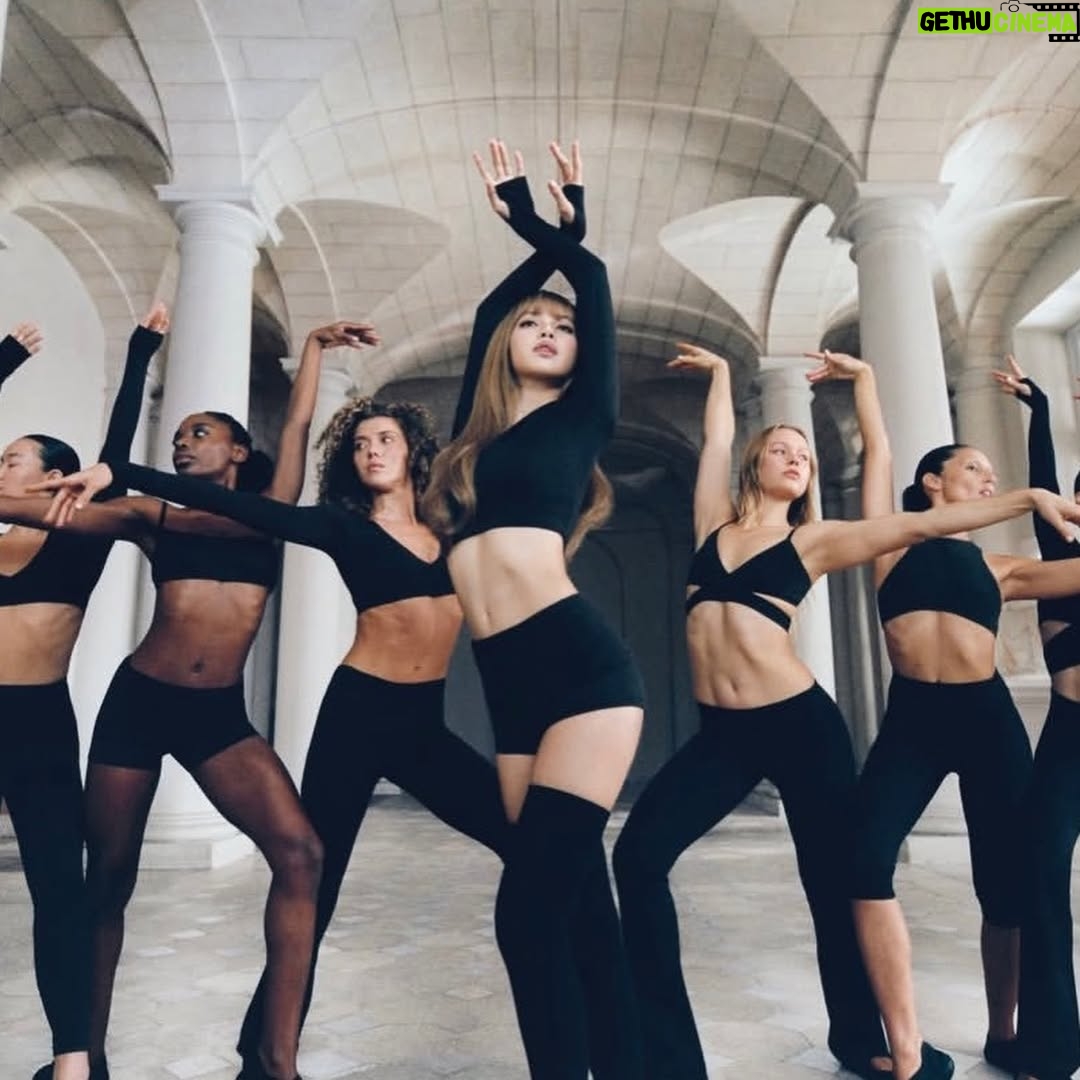 Christina Tokking - 7.5K Likes - @nikewomen @skims @lalalalisa_m @kimkardashian 

Dream come true working with @sergiovsreis & @maloulinders_ !! Thank you so so much for having me apart of this magic <3 

Director: @sergiovsreis 
Choreographers: @sergiovsreis @maloulinders_ 
@cleartalentgroup 💘