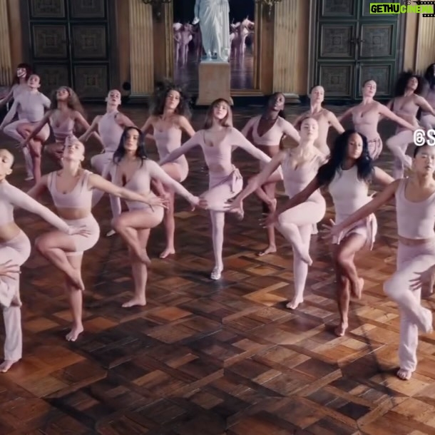 Christina Tokking - 7.5K Likes - @nikewomen @skims @lalalalisa_m @kimkardashian 

Dream come true working with @sergiovsreis & @maloulinders_ !! Thank you so so much for having me apart of this magic <3 

Director: @sergiovsreis 
Choreographers: @sergiovsreis @maloulinders_ 
@cleartalentgroup 💘