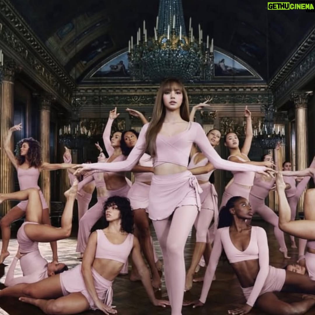 Christina Tokking - 7.5K Likes - @nikewomen @skims @lalalalisa_m @kimkardashian 

Dream come true working with @sergiovsreis & @maloulinders_ !! Thank you so so much for having me apart of this magic <3 

Director: @sergiovsreis 
Choreographers: @sergiovsreis @maloulinders_ 
@cleartalentgroup 💘