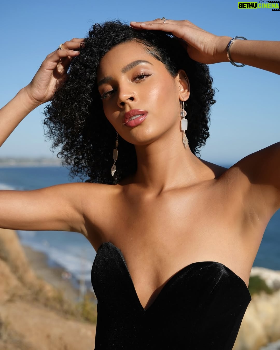 Christine Obanor - 13.6K Likes - Beach day with a twist ✨