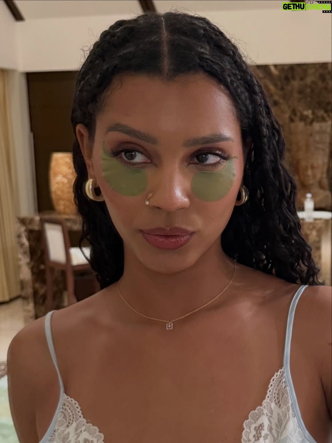 Christine Obanor - 3.1K Likes - Girls just wanna paint and do skincare @pixibeauty @modelistemagazine @grandvelasmaya #ModeAroundTheGlobe