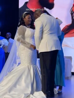 Christine Obanor Instagram - WEDDING PART 2! Congratulations to my beautiful cousin and her now HUSBAND 🩷