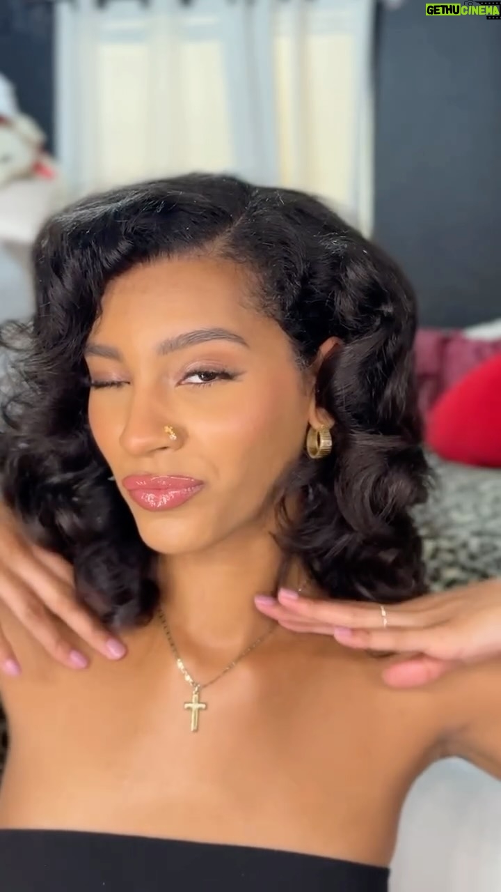 Christine Obanor - 4.6K Likes - Flexi Rods are always a hit or miss, but this time it was a hit 🩷 

Comment CURLS below to receive a DM with the link to this post on my LTK ⬇ https://liketk.it/5JZBK 

#heatlesscurls #flexirods #explore