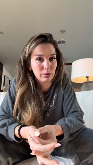 Christy Carlson Romano Instagram - Right now the news is that something is going on. I’m nervous and a bit scared (heck who wouldn’t be!). I’m going in for a PET scan later this week and hopefully it’s something easy to treat🤞. I debated whether or not I was going to post this because I was afraid I’d come off “cringe.” But I decided it was my duty to share, so that people get out there and get screenings. Let’s keep the good vibes going and I will keep you all posted as I get more information 💪