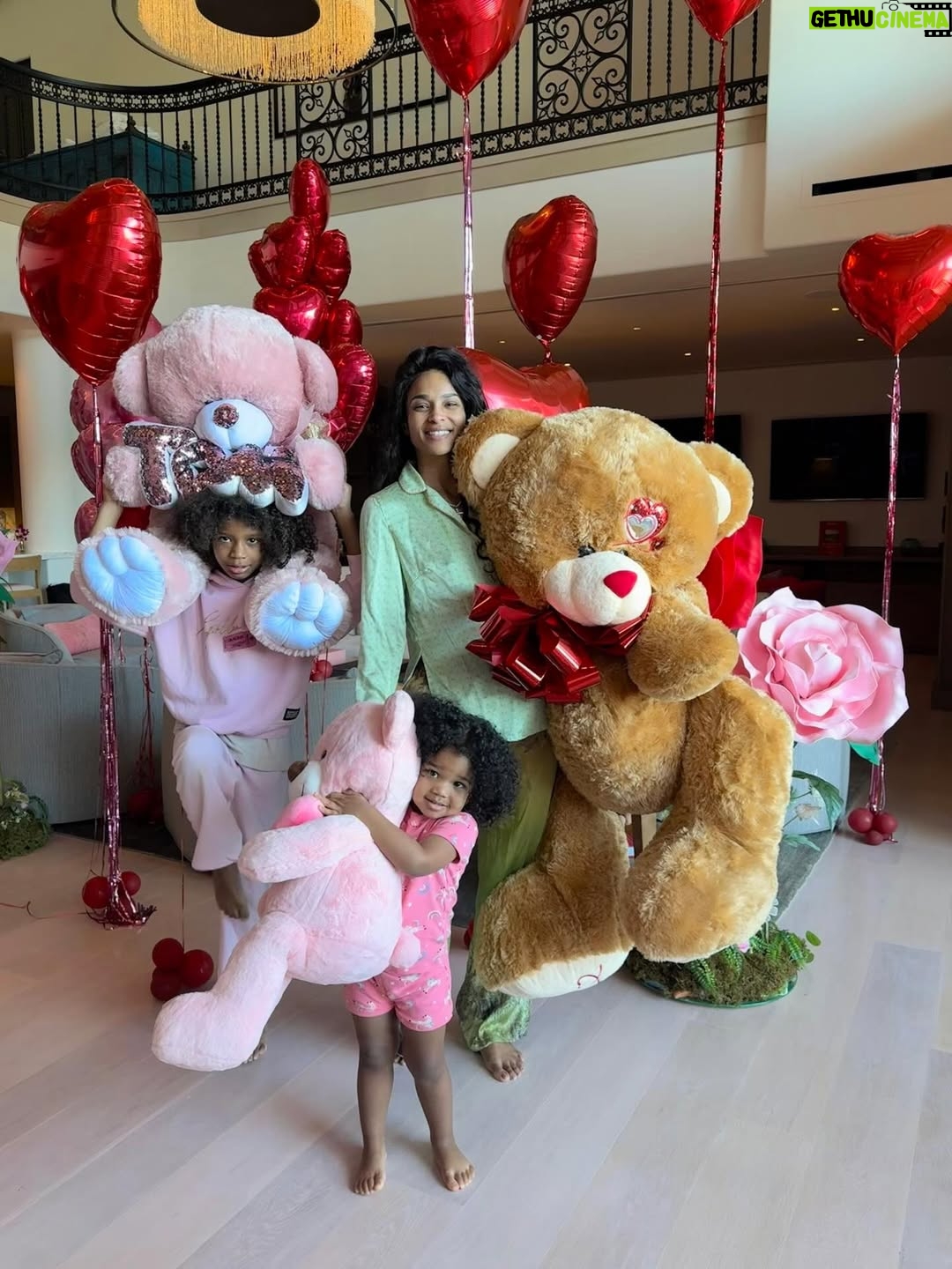 Ciara - 1.4 Million Likes - You mean the world to me. Every day feels like Valentine’s Day with you! You fill our house up with the greatest love every day! I am truly grateful for this love. Happy Valentines Day Papi @DangeRussWilson. I love you so much 🫶🏽