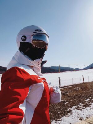 Cindy May McGuire Instagram - Red looks better against the snow. ❤️❄️
.
.
.
#skiinglife #beautyandhealth #explorepage #winterfit #travelinspo