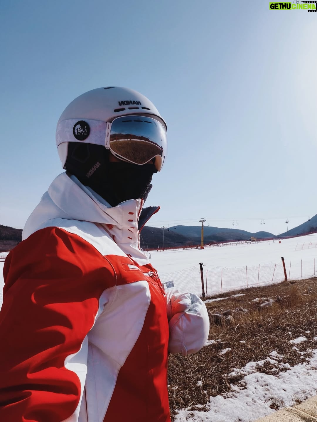 Cindy May McGuire - 3.2K Likes - Red looks better against the snow. ❤️❄️
.
.
.
#skiinglife #beautyandhealth #explorepage #winterfit #travelinspo