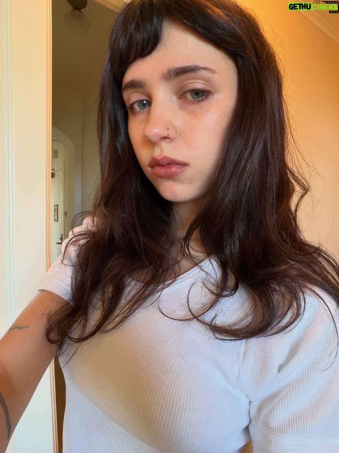 Clairo - 834.8K Likes - see you tomorrow