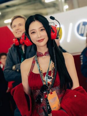 Clara Lee Instagram - Dream come true ❤️
Thank you so much @ferrari @f1 @ferraristyle @rayban  @stefanodomenicaliofficial @yong.lixx @poppywangofficial

#ferrari #f1 #farraristyle #clara #rayban