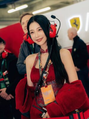 Clara Lee Instagram - Dream come true ❤️
Thank you so much @ferrari @f1 @ferraristyle @rayban  @stefanodomenicaliofficial @yong.lixx @poppywangofficial

#ferrari #f1 #farraristyle #clara #rayban
