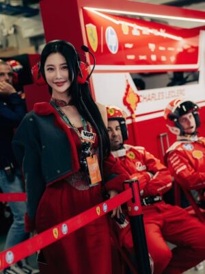 Clara Lee Instagram - Dream come true ❤️
Thank you so much @ferrari @f1 @ferraristyle @rayban  @stefanodomenicaliofficial @yong.lixx @poppywangofficial

#ferrari #f1 #farraristyle #clara #rayban