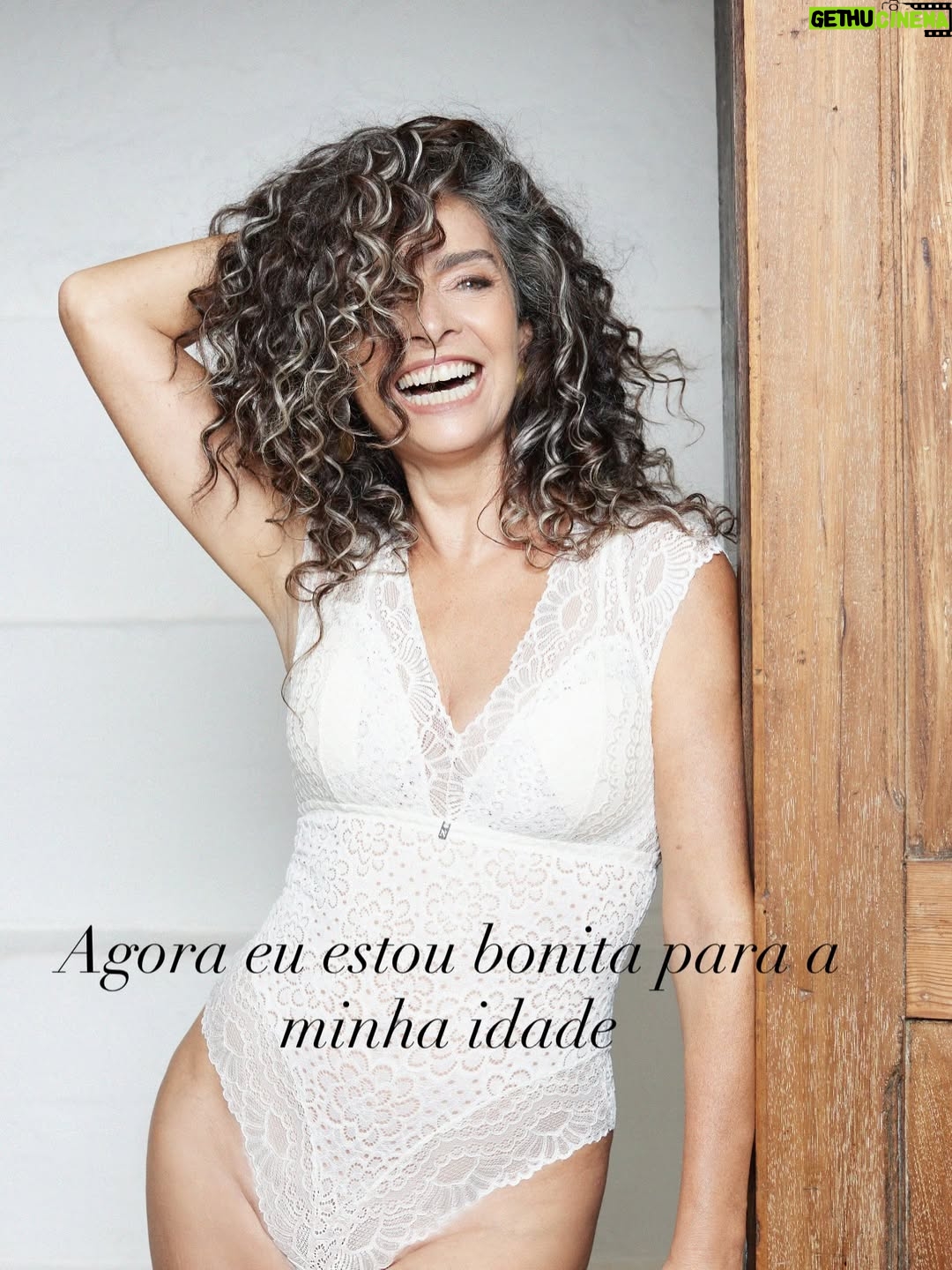 Claudia Ohana - 17.2K Likes - “Vc está bonita para sua idade”
É um elogio que frequentemente eu escuto. 
Por que não apenas um elogio: “Você está bonita !”?
Porque é importante dizer que você não tem mais idade pra estar bonita?
E por que depois numa idade você não é mais bonita?