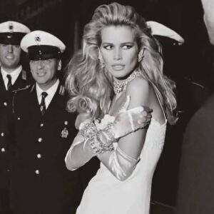 Claudia Schiffer Instagram - Heartbroken to hear of the passing of my old friend Valentino. 
He is what true legends are made of, living on forever through the brand he created, the embodiment of timeless elegance and glamour. 
I loved the special times where I got to bring his creations to life on and off the runway. One of my favourite campaigns was in Rome where I became Anita Ekberg in La Dolce Vita, a memory I will cherish forever. 
I will remember the fun holidays l spent with him in Mallorca, Ibiza and St Tropez. My Valentino wedding gown which I have framed at home as a constant reminder of his gentle, generous, sweet and loyal nature.  Having him create my wedding gown was one of the great honors of my life, a moment I will cherish forever.
I feel so proud to have been a part of his life. 
Repose en paix, Monsieur Valentino ❤️