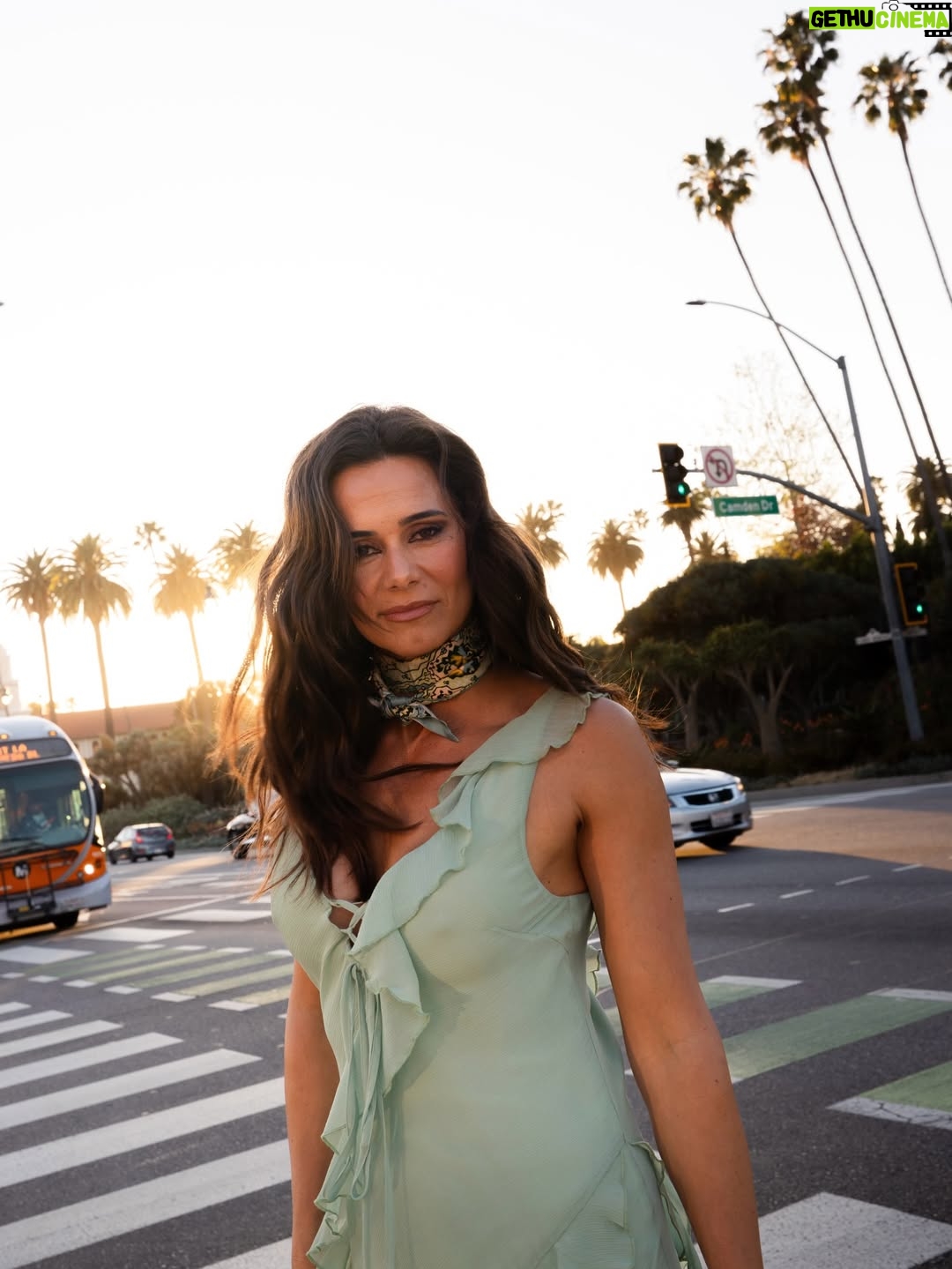 Cláudia Vieira - 15.8K Likes - pub | Acabada de chegar a Los Angeles... e à  @kerastase_official 💫 uma marca que eu tanto admiro.
Há muitas novidades a caminho, e uma celebração do universo feminino com direito a sessão fotográfica em modo LA vibes. Gostaram? 📸

#kerastaseportugal