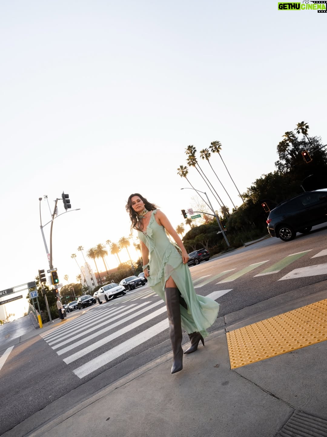 Cláudia Vieira - 15.8K Likes - pub | Acabada de chegar a Los Angeles... e à  @kerastase_official 💫 uma marca que eu tanto admiro.
Há muitas novidades a caminho, e uma celebração do universo feminino com direito a sessão fotográfica em modo LA vibes. Gostaram? 📸

#kerastaseportugal