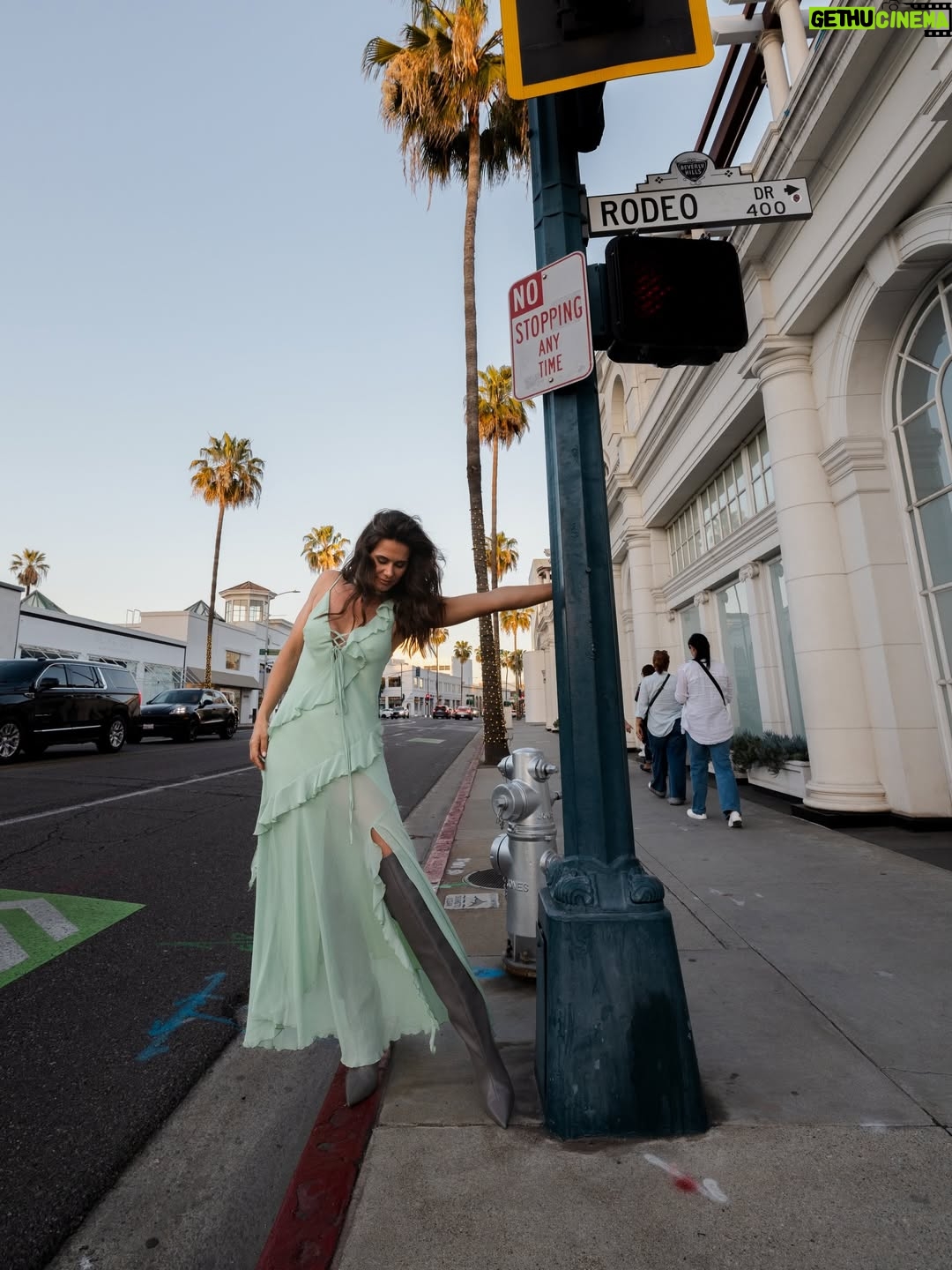 Cláudia Vieira - 15.8K Likes - pub | Acabada de chegar a Los Angeles... e à  @kerastase_official 💫 uma marca que eu tanto admiro.
Há muitas novidades a caminho, e uma celebração do universo feminino com direito a sessão fotográfica em modo LA vibes. Gostaram? 📸

#kerastaseportugal